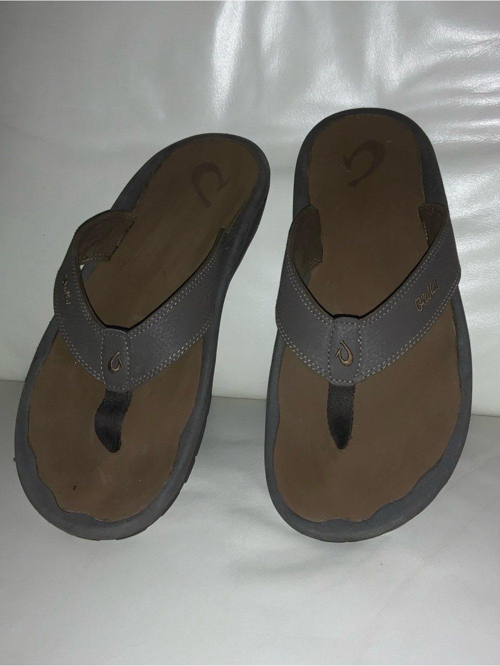 Olukai Ohana Brown mens Thong Sandals Barely Worn condition. Sz. 13. Uk-46.